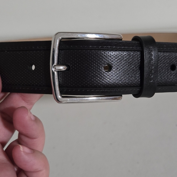 Cole Haan Genuine Leather Textured Men's Black Silver Hardware Belt Size 42 - Picture 1 of 10